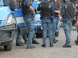 Negato agli agenti porto d’armi per difesa personale Negato agli agenti porto d'armi per difesa personale