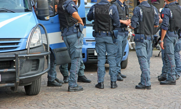 Negato agli agenti porto d'armi per difesa personale Negato agli agenti porto d'armi per difesa personale