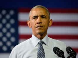 Obama critica la politica delle armi degli Stati Uniti Obama critica la politica delle armi negli Stati Uniti