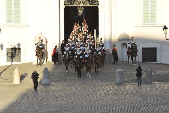 Cambio della guardia al Quirinale, Corazzieri in uniforme di Gran Gala Cambio della guardia al Quirinale, Corazzieri in uniforme di Gran Gala