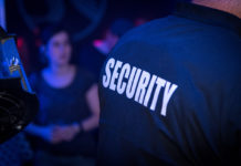 Dette consigli a un buttafuori, condannato un poliziotto