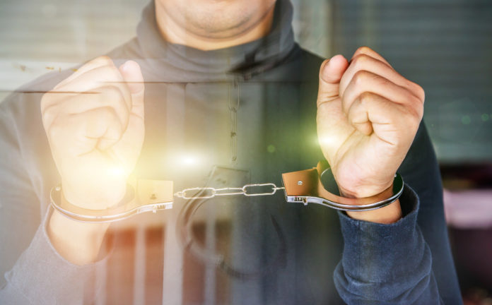 Spara un colpo in aria durante un litigio, ma l’arma era clandestina arma clandestina