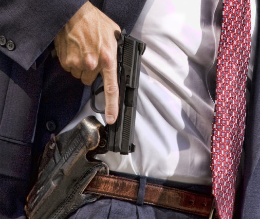 Contrordine, non erano minacce: pistola restituita dopo 11 anni Porto di pistola per difesa personale