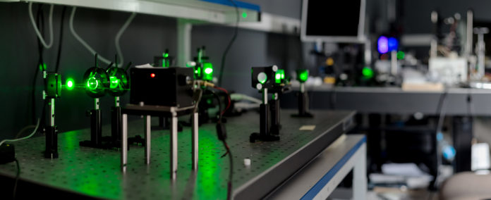 Un laser per rivelare le armi nascoste