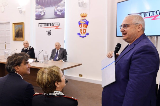 "Storie in divisa" &egrave; la docu-serie di Roberto Burchielli in onda dal 20 giugno su Canale 5: nei sei episodi sono filmati i carabinieri del Comando di Rho.