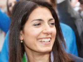 La Capitale vende le armi della polizia locale Virginia Raggi