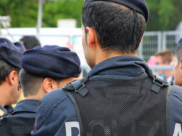 Il Foglio: “Privatizziamo alcuni settori della sicurezza” Polizia italiana