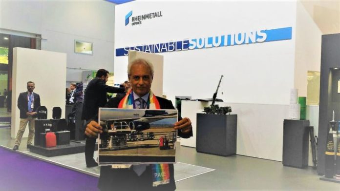 Blitz di senatore Cinque Stelle a fiera delle armi