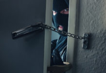 Soldi a chi si è difeso da un’aggressione, il Veneto dice sì Burglar balaclava