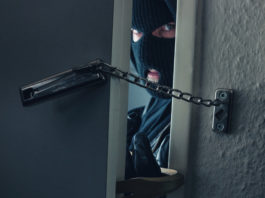 Soldi a chi si è difeso da un’aggressione, il Veneto dice sì Burglar balaclava