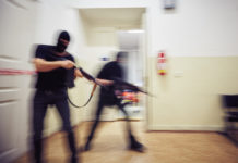 Esercitazione antiterrorismo: insieme polizia e carabinieri Esercitazione antiterrorismo insieme polizia e carabinieri