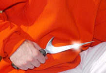 Armi reali dai loghi delle multinazionali, le ultime creazioni di Tom Galle Tom Galle nike hand