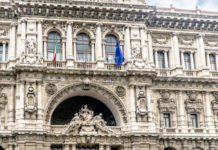 Vigile si sparò con la pistola del collega: sì a risarcimento dal Comune