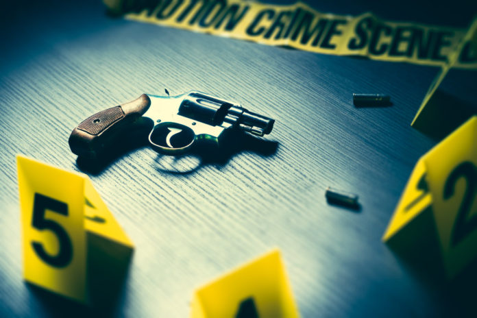 Sottraggono pistola da scena del crimine per rivenderla È stata ritrovata la pistola che ha messo fine alla vita di Giuseppe Stefano Di Negro: l'avevano presa i primi due soccorritori per rivenderla.