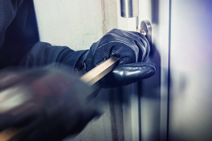Risponde a effrazione con fucilata arrestato per tentato omicidio