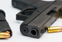 Un giro d’affari di almeno 375 miliardi di dollari Gun and bullets