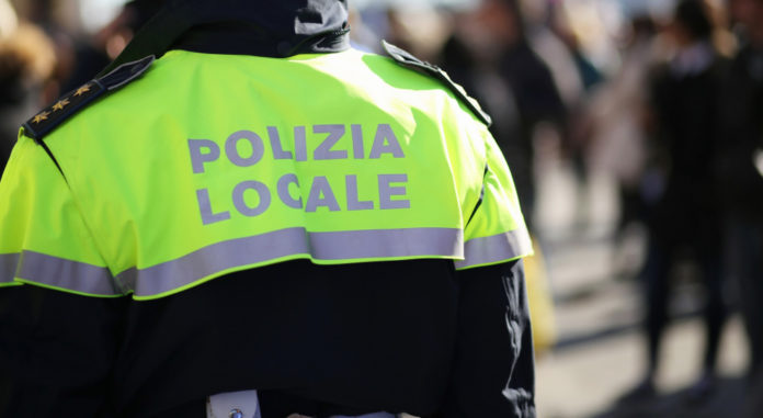 Rubate tutte le armi dei vigili di un Comune del torinese Rubate tutte le armi in dotazione alla polizia municipale di San Francesco al Campo (TO): asportate le casseforti contenenti sei Beretta calibro 9.