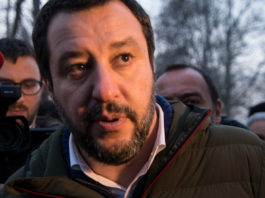 Salvini firma l’impegno a favore dei detentori di armi