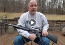 Appassionato di armi distrugge il suo AR-15: il video Scott Dani Pappalardo