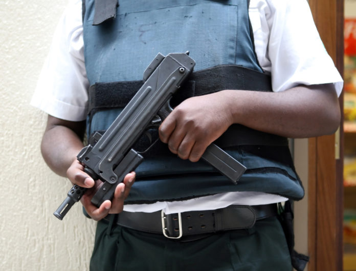 Aveva in casa pistola mitragliatrice Uzi con silenziatore, un arresto a Piacenza Aveva in casa pistola mitragliatrice Uzi con silenziatore, un arresto a Piacenza