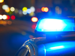 Era a fare la spesa: poliziotto sventa tentata rapina, feriti due giovani poliziotto sventa tentata rapina napoli