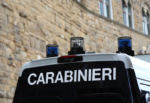 Spara per strada, fa scoprire laboratorio artigianale di armi Baranzate (MI): spara per strada con una scacciacani modificata, carabinieri scoprono laboratorio artigianale di armi nel garage.