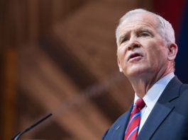 Cambio al vertice dell’Nra Oliver North presidente dell'NRA
