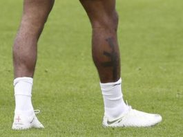 Rischia esclusione dal mondiale per tatuaggio con un fucile tatuaggio con un fucile sterling