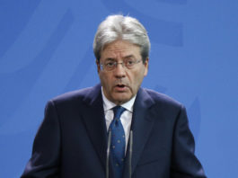 Il tweet di Gentiloni su rifugiati, rom e “pistole per tutti” Paolo Gentiloni