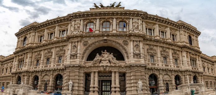 La Cassazione su oblazione del reato e confisca dell’arma facciata del palazzo della Cassazione: oblazione del reato e confisca dell'arma