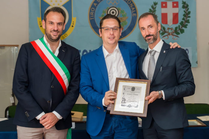 Il senatore della Lega Massimo Candura premiato dal Tsn di Treviso Mario Conte e Marco Bruniera assieme al senatore della Lega Massimo Candura premiato dal Tsn di Treviso.
