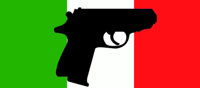 Pistola su bandiera italiana Pistola su bandiera italiana