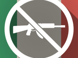 Auda contro il recepimento della nuova Direttiva armi fucile d'assalto barrato su fondo di bandiera italiana: Auda contro il recepimento della nuova Direttiva armi