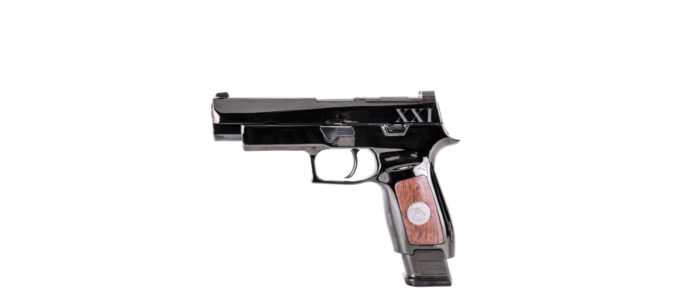 arma cerimoniale Sig Sauer M17 vista sinistra arma cerimoniale Sig Sauer M17 vista sinistra
