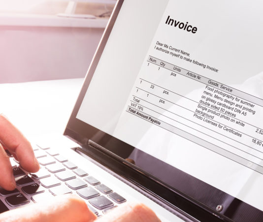 Fattura elettronica: obblighi ed esoneri per le società sportive fattura elettronica computer