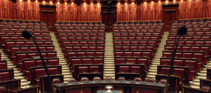 Riforma della legittima difesa si allungano i tempi vista della camera dei deputati dal banco della presidenza: rallenta la riforma della legittima difesa