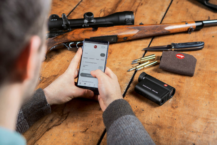 smartphone e telemetro da caccia Leica CRF 2800 COM smartphone e telemetro da caccia Leica CRF 2800 COM