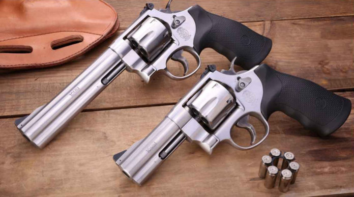 revolver 10 mm auto Smith & Wesson Model 610 revolver 10 mm auto Smith & Wesson Model 610