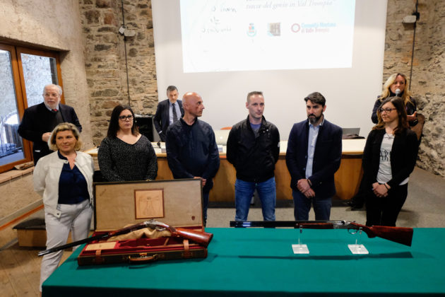 beretta celebra leonardo da vinci con un'arma da collezione