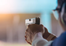 Tiro rapido sportivo, big match al Tsn di Milano sabato 18 e domenica 19 marzo tiratore impugna pistola in poligono: tiro rapido sportivo uits gruppo di lavoro