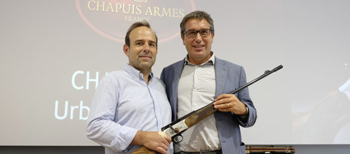 Vincent Chapuis, il produttore di armi francesi, con Bruno Beccaria di Franchi, azienda che ne cura la distribuzione in Italia Vincent Chapuis, il produttore di armi francesi, con Bruno Beccaria di Franchi, azienda che ne cura la distribuzione in Italia