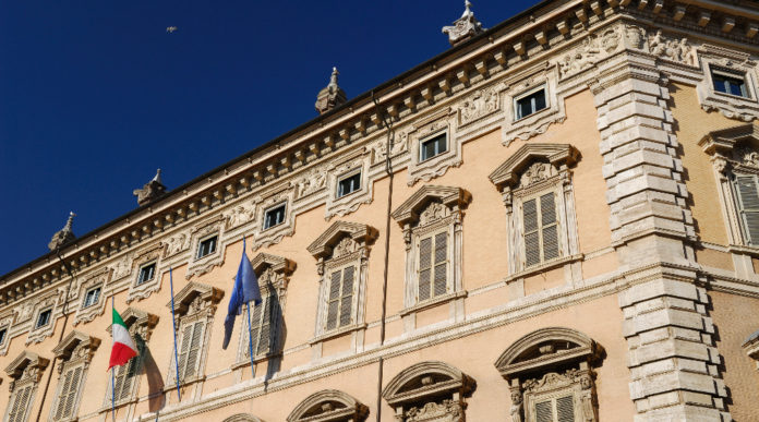 A Deborah Ballesio non fu permesso di ottenere il porto d’armi interrogazione Lega al Senato facciata di palazzo madama: interrogazione candura lega al senato su ottenere porto d'armi