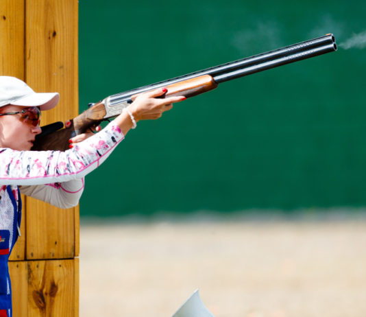 Su il sipario sulla Coppa del Mondo di tiro a volo: il programma delle finali la tiratrice ceca Libuse Jahodova mentre si allena per a gara di skeet: coppa del mondo di tiro a volo