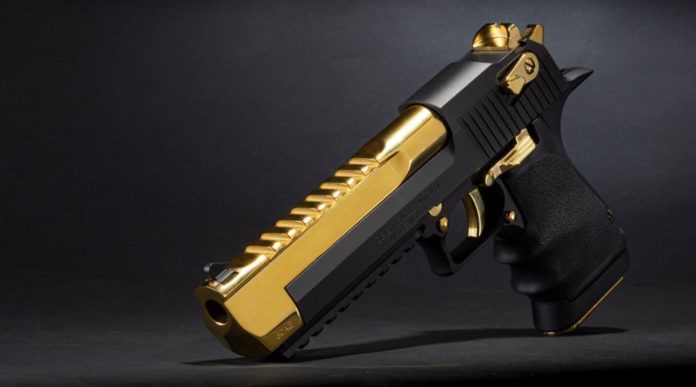 Black and Titanium Gold Desert Eagle, la pistola da collezione nero-oro Black and Titanium Gold Desert Eagle, la pistola da collezione nero-oro