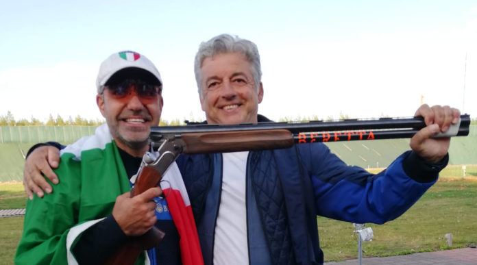Luigi Lodde festeggia insieme ad Andrea Benelli la conquista della medaglia d'oro nella coppa del mondo di tiro a volo lahti 2019 Luigi Lodde festeggia insieme ad Andrea Benelli la conquista della medaglia d'oro nella coppa del mondo di tiro a volo lahti 2019