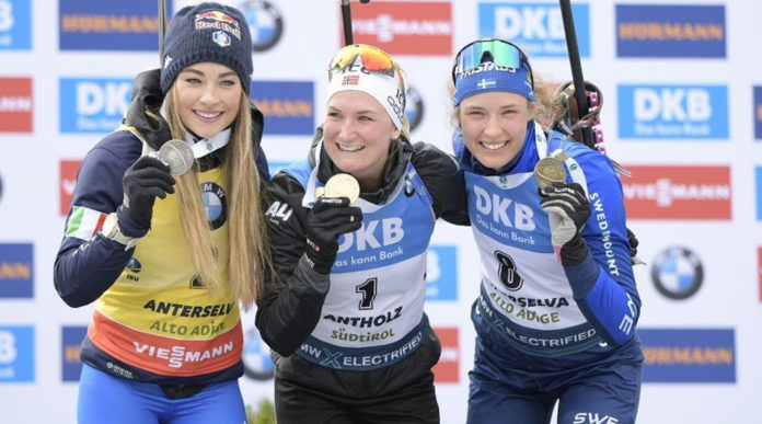 Dorothea Wierer si prende la quarta medaglia ai mondiali di biathlon Dorothea Wierer con Marte Olsbu Roeiseland e Hanna Oeberg sul podio della 12,5 km mass start: mondiali di biathlon 2020, anterselva