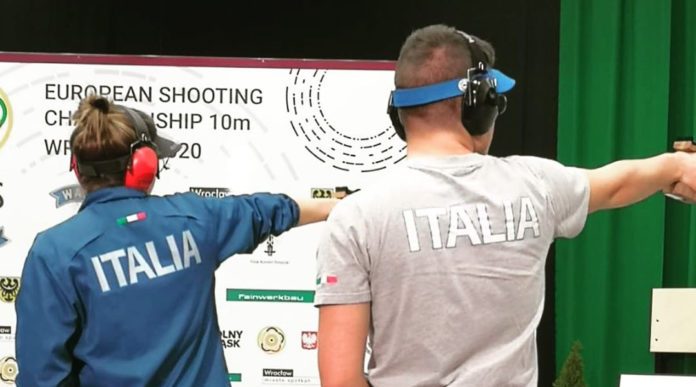 Prima medaglia azzurra agli Europei di tiro 10 metri 2020 Europei di tiro 10 metri 2020: Brunella Aria e Matteo Mastrovalerio conquistano la medaglia d'argento nella pistola ad aria compressa mixed team
