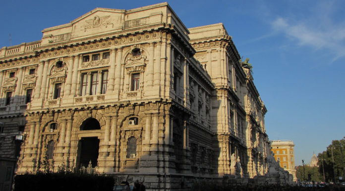 Quando la denuncia di trasferimento armi La sentenza della Cassazione denuncia di trasferimento armi: sentenza della cassazione