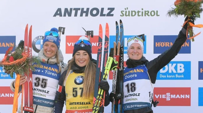 Sempre più storico il mondiale di biathlon di Dorothea Wierer mondiale di biathlon di Dorothea Wierer: podio della gara individuale 2020 insieme a Vanessa Hinz e Marte Olsbu Røiseland