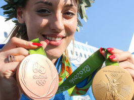 Si accende la fiamma olimpica: la prima tedofora sarà una tiratrice Anna Korakaki prima tedofora Tokyo 2020
